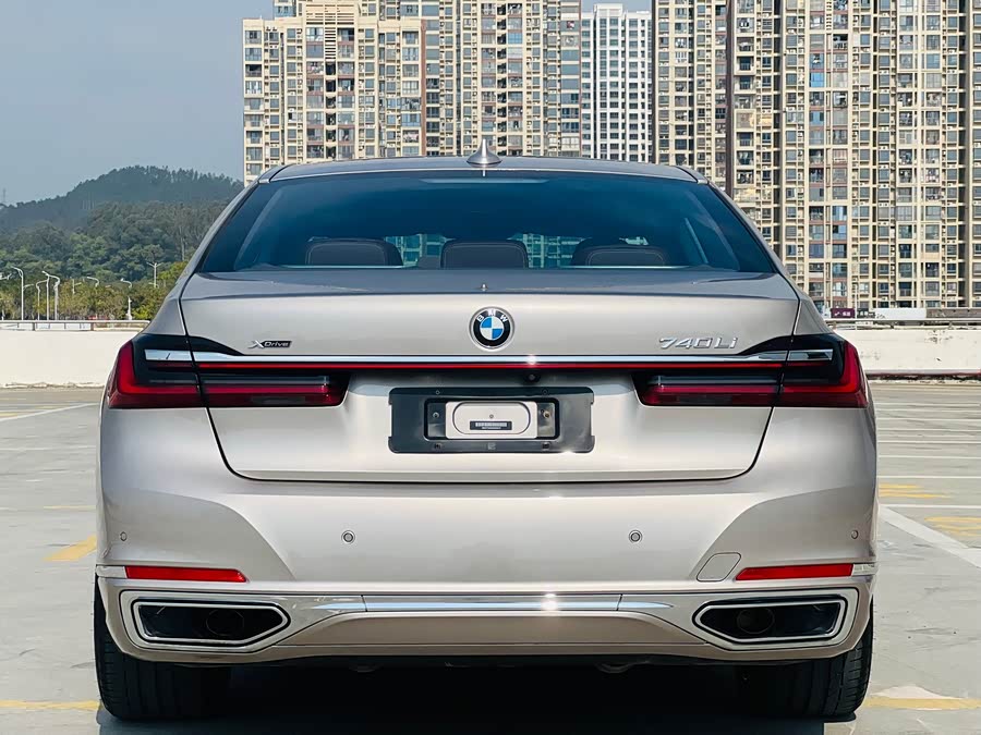 BMW 7 Series 2021 car image #12