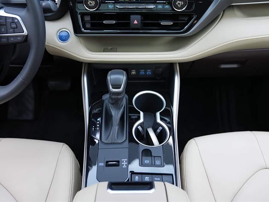 Toyota Highlander 2022 car image #12
