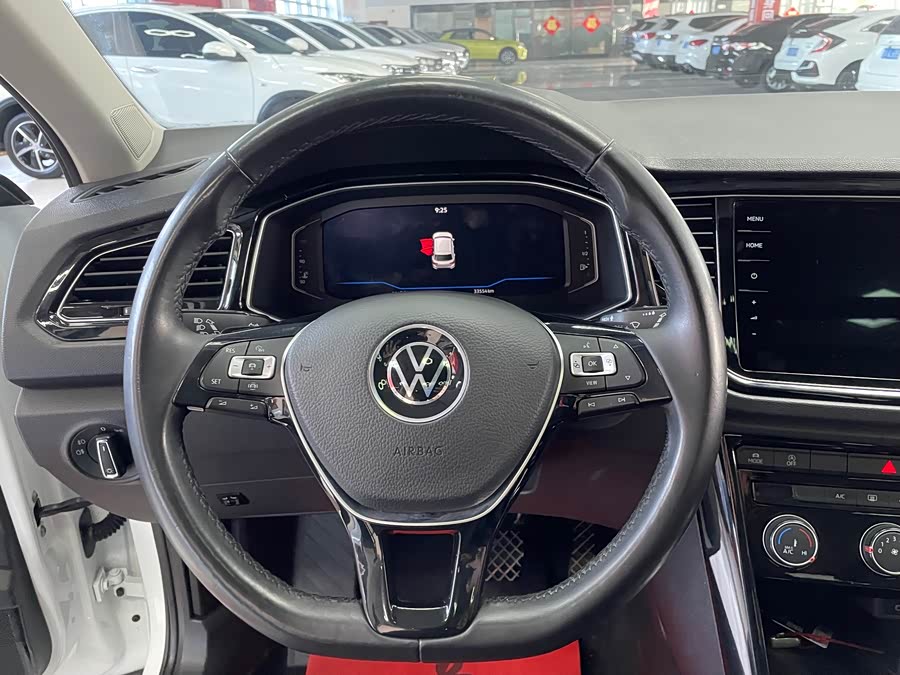 Volkswagen T-Roc 2022 car image #12