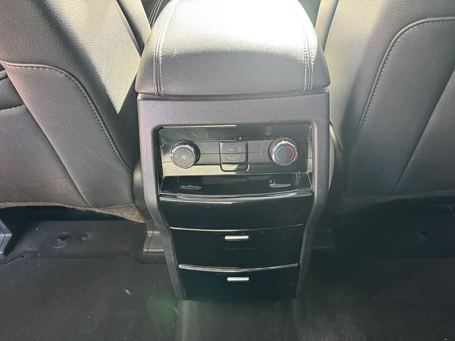 Ford Edge 2017 изображение автомобиля #12