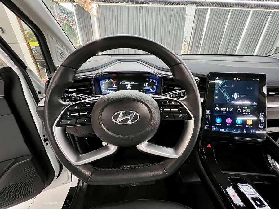 Hyundai Custo 2024 car image #12