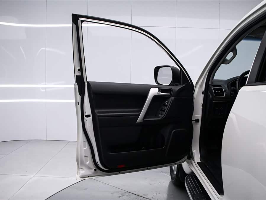 Toyota Land Cruiser Prado 2020 car image #12