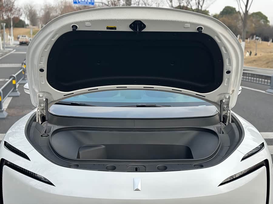 Avatr 11 2023 car image #12