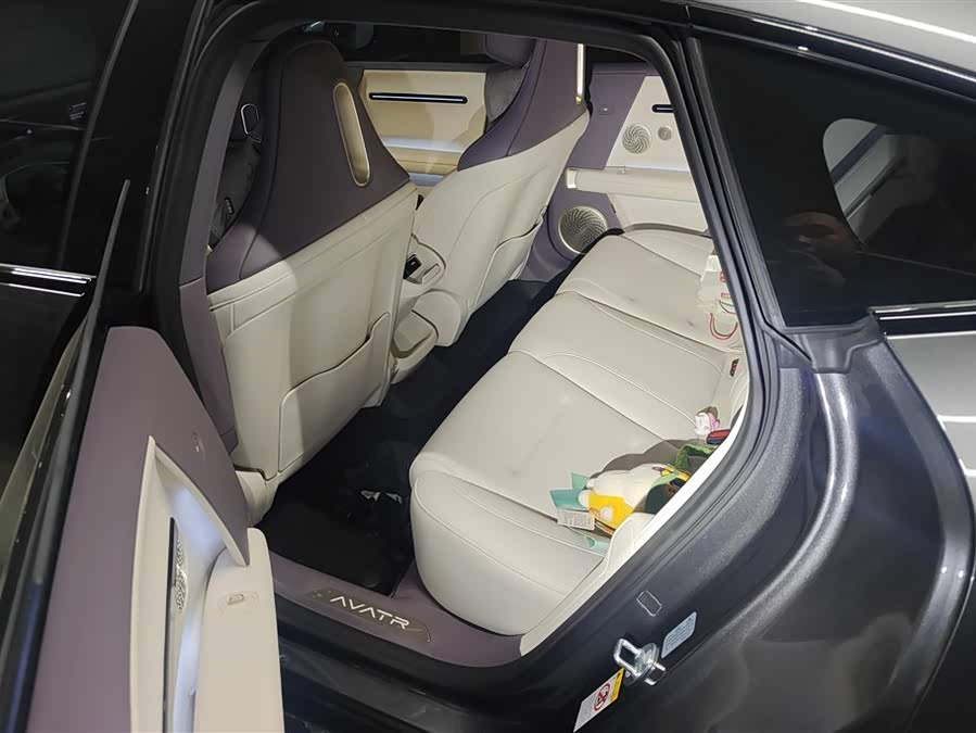 Avatr 06 2025 car image #12