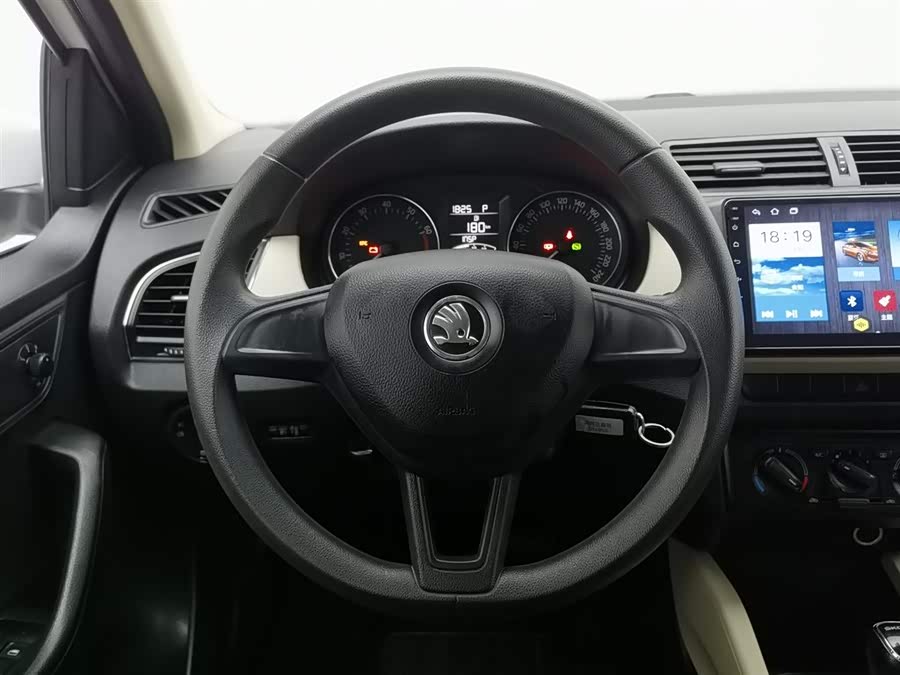Skoda Fabia 2016 immagine di auto #12