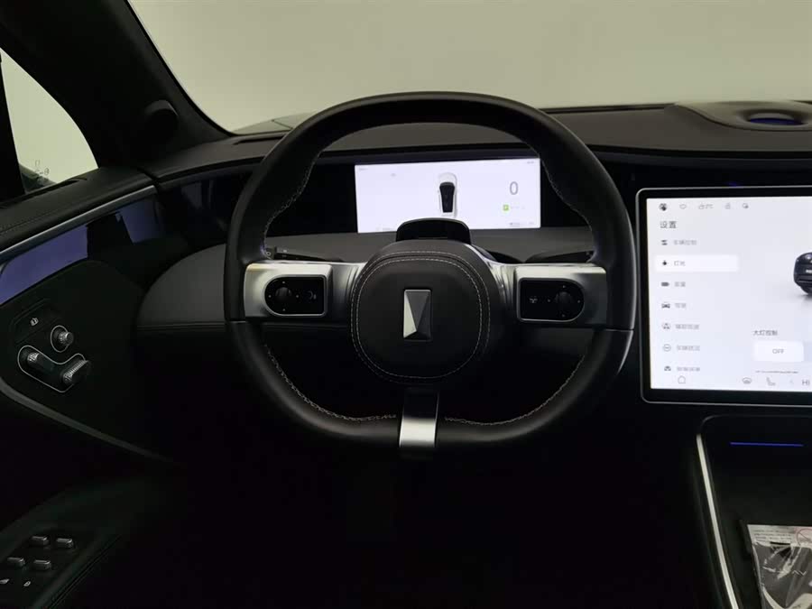 Avatr 11 2023 car image #12