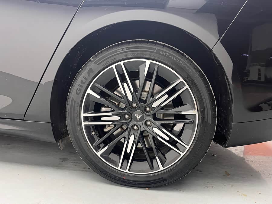 哪吒汽车 哪吒S 2023 汽车图片 #12