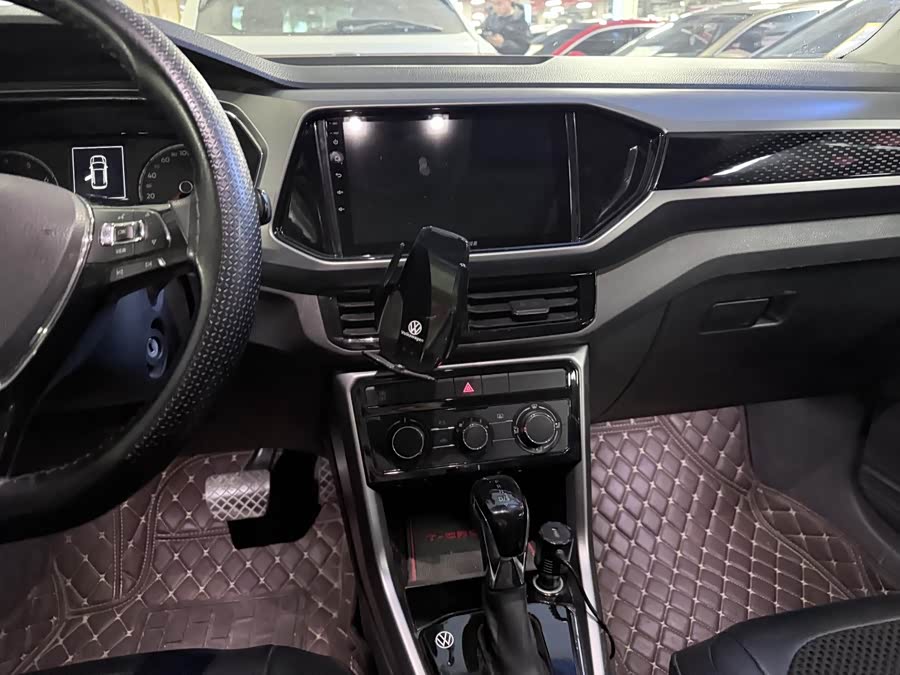 Volkswagen T-Cross 2019 car image #12