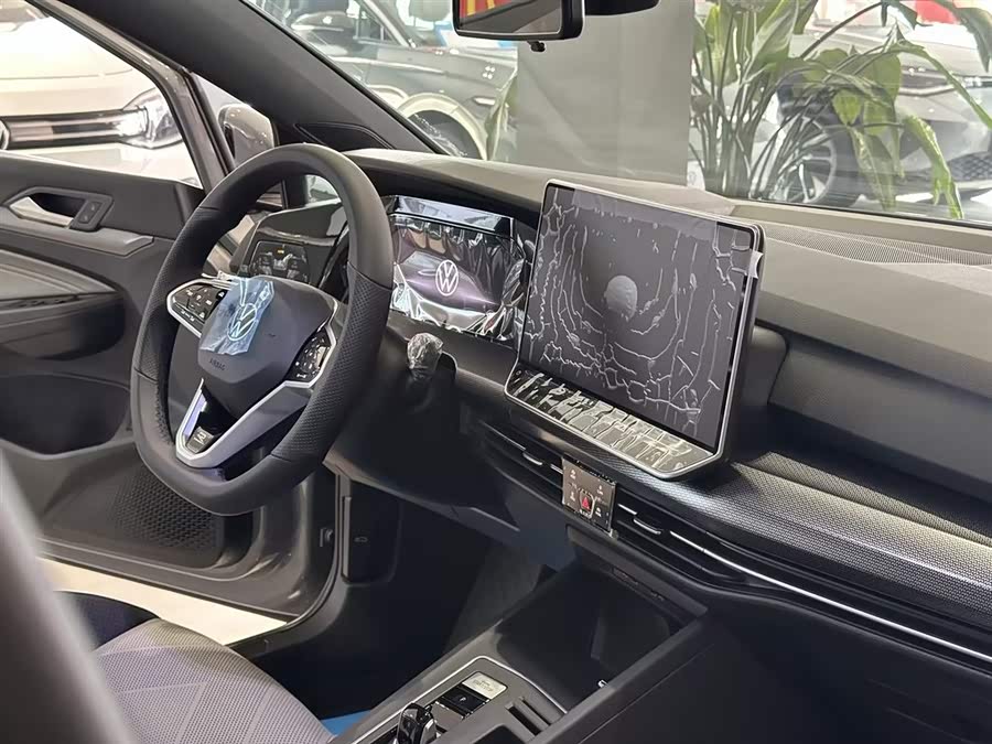 Volkswagen Golf 2025 car image #12