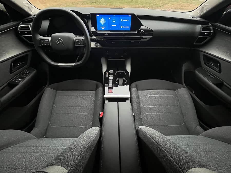 Citroen C5 X 2024 car image #12