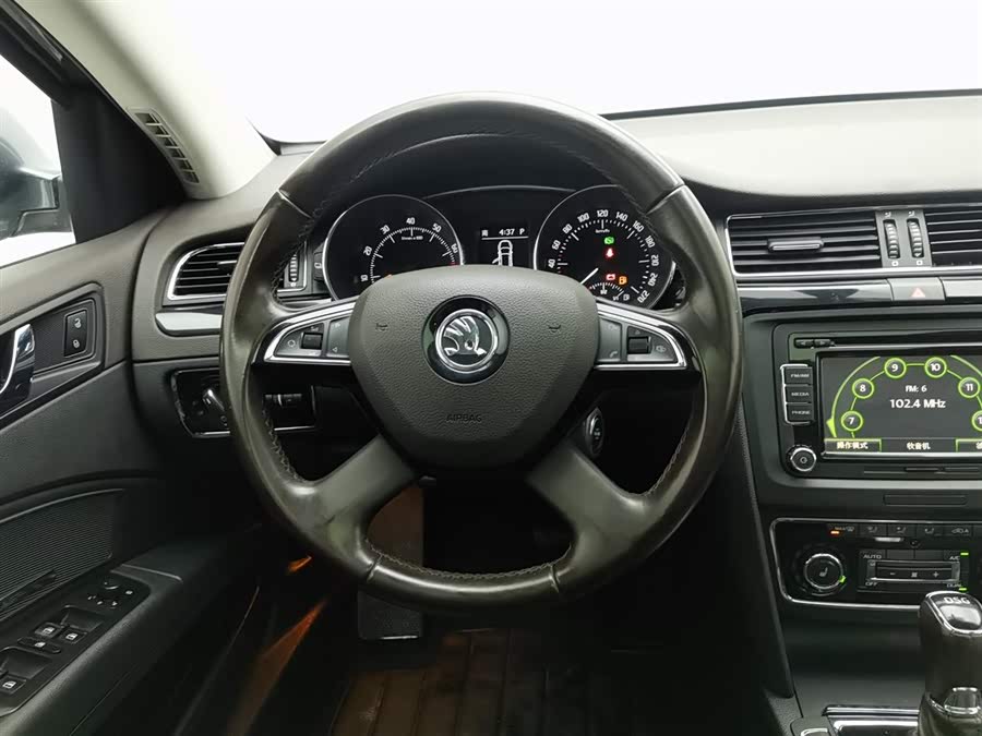 Skoda Superb Combi 2014 immagine di auto #12