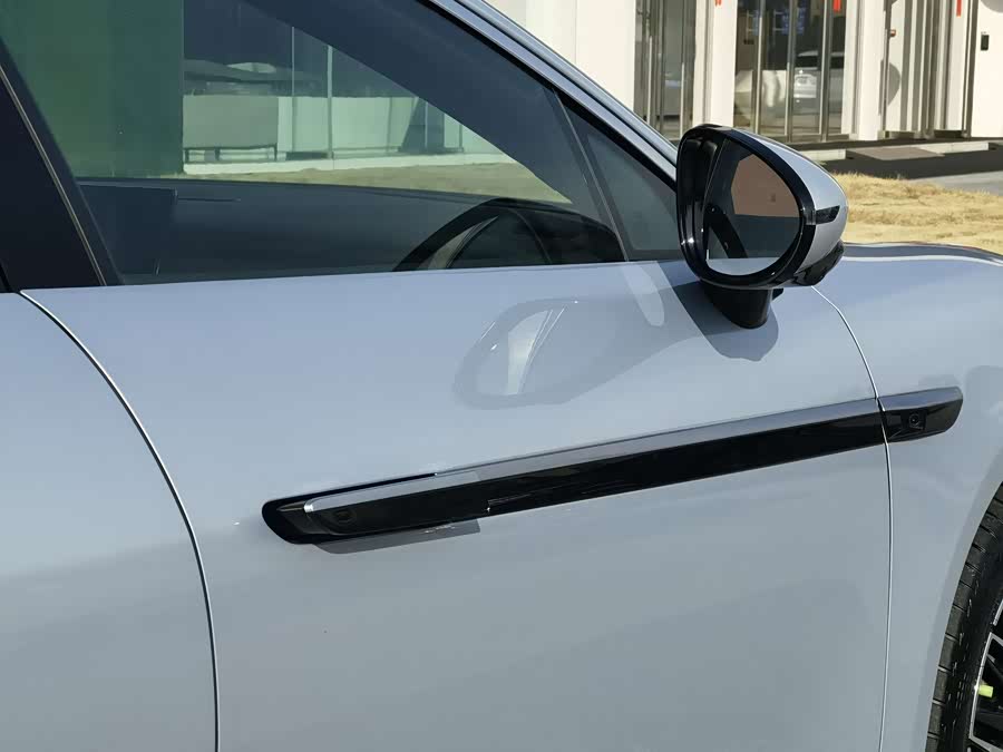 BYD HanL 2025 #12 BYD HanL 2025 car image #12