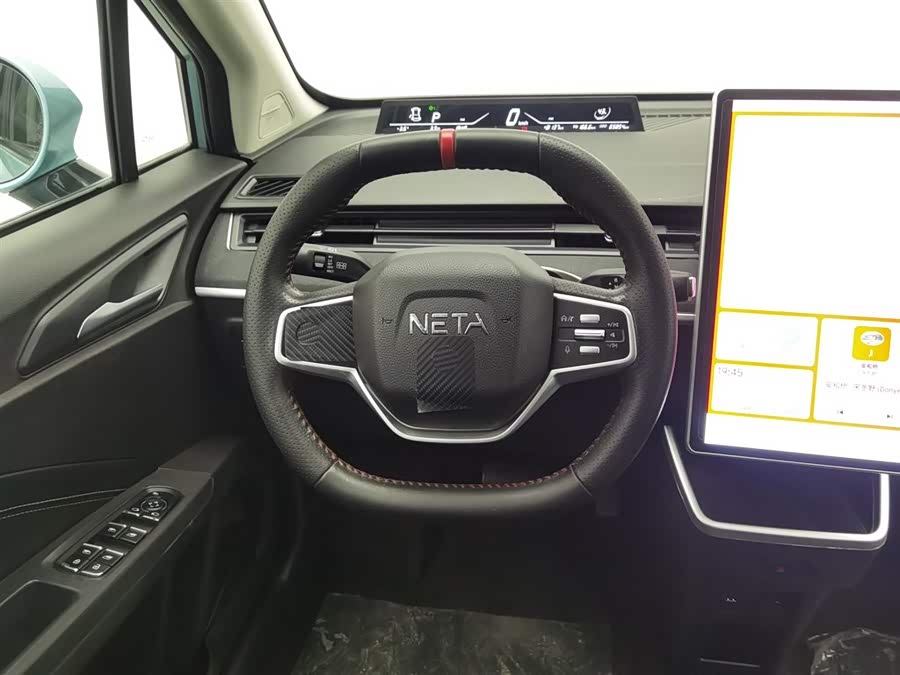 哪吒汽车 哪吒V 2021 汽车图片 #12