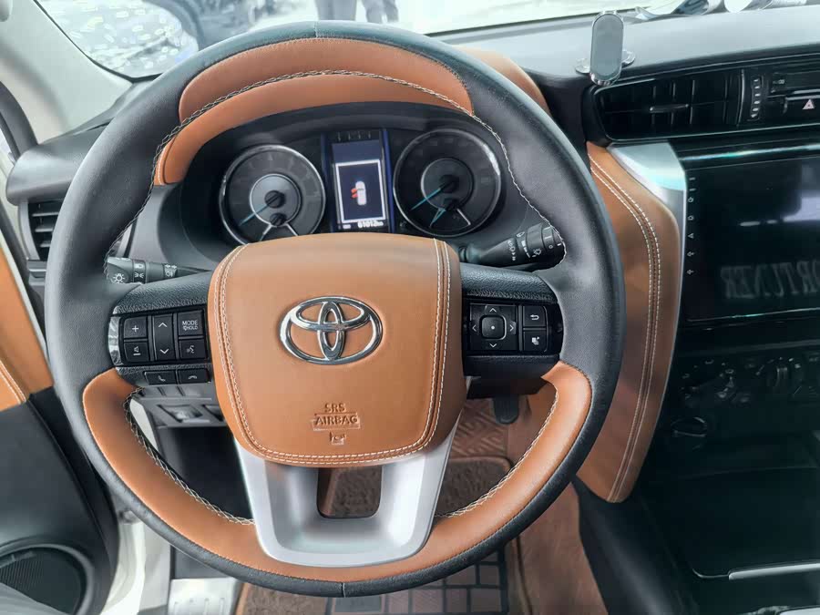 Toyota Fortuner 2019 car image #12