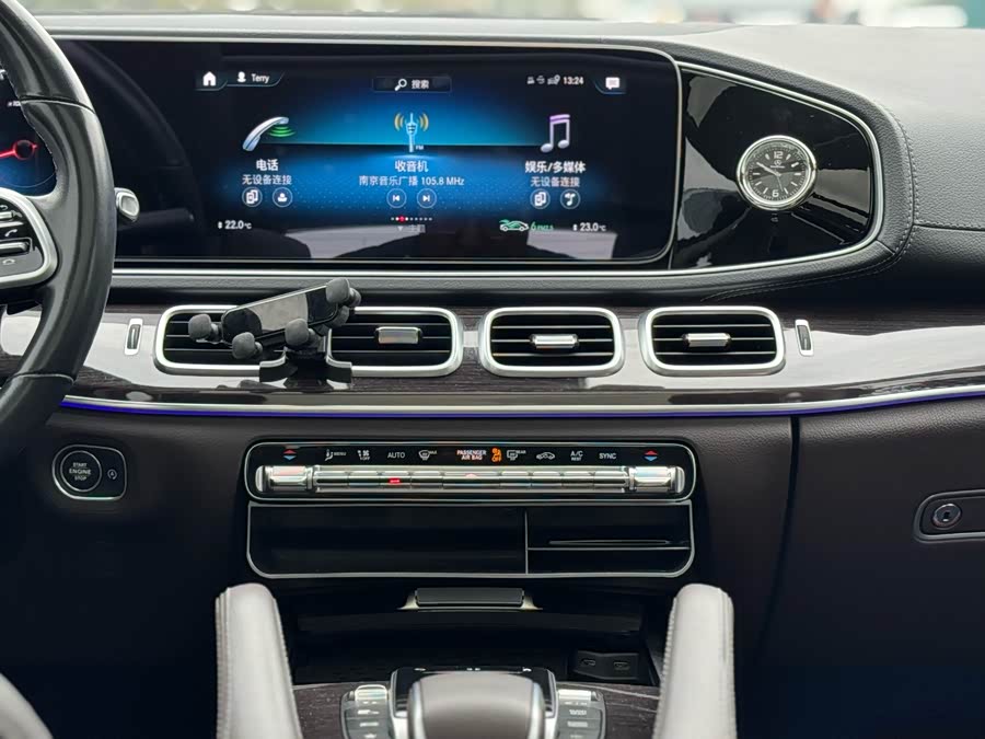 Mercedes-Benz GLE Class 2022 car image #12