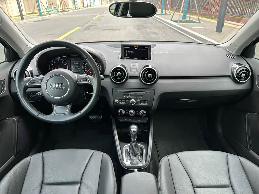 Audi A1 2015 car image #12