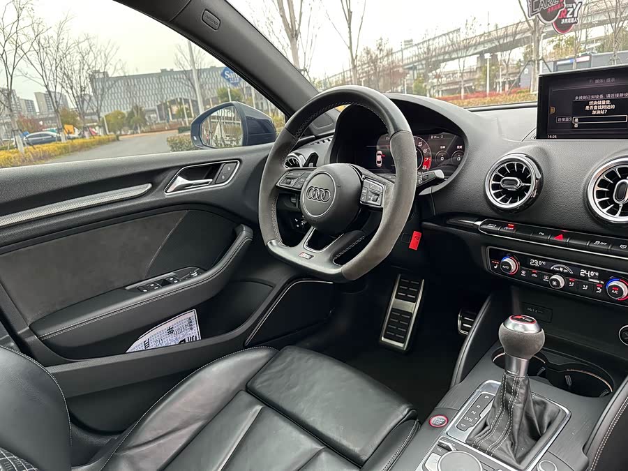 Audi RS 3 2018 immagine di auto #12