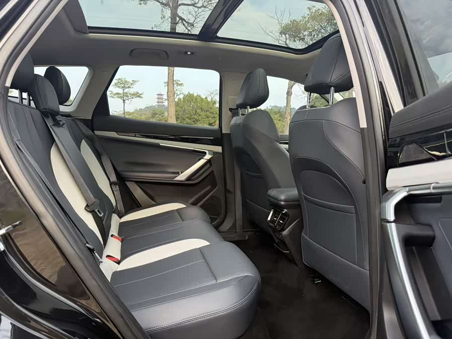 GEELY Boyue L 2024 car image #12