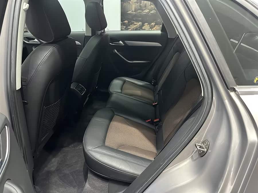 Audi Q3 2019 car image #12