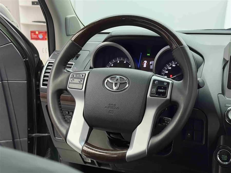 Toyota Land Cruiser Prado 2017 car image #12