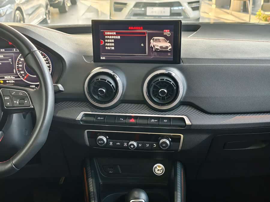 Audi Q2L 2024 صورة سيارة #12