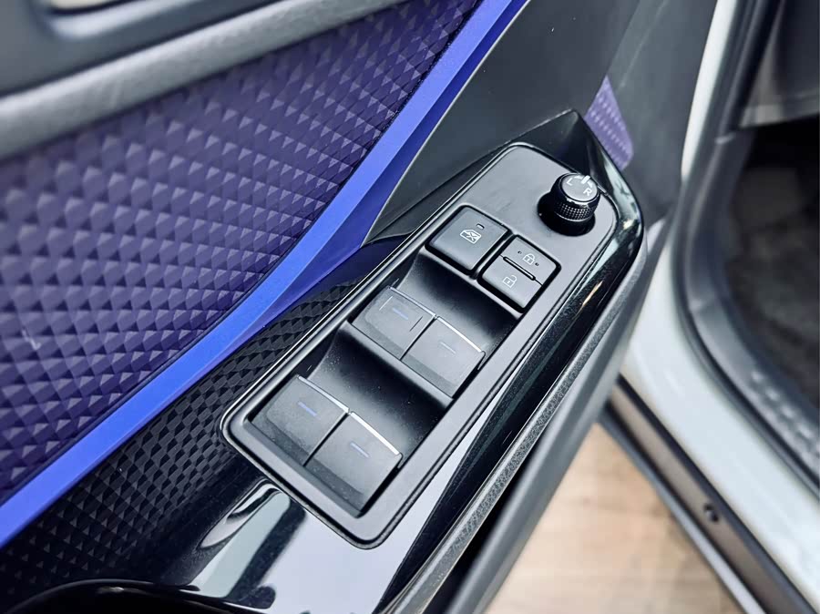 Toyota C-HR 2020 immagine di auto #12