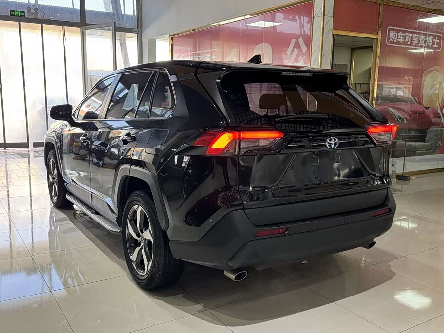 Toyota RAV4 Hybird E+ 2021 immagine di auto #12
