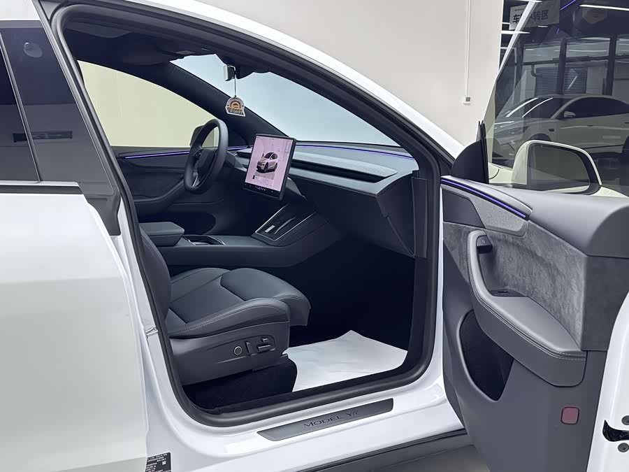 特斯拉 Model Y L 2025 汽车图片 #12