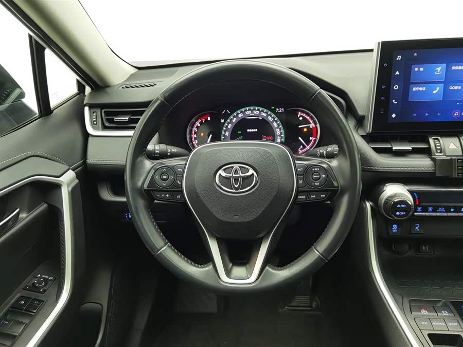 Toyota RAV4 2022 car image #12