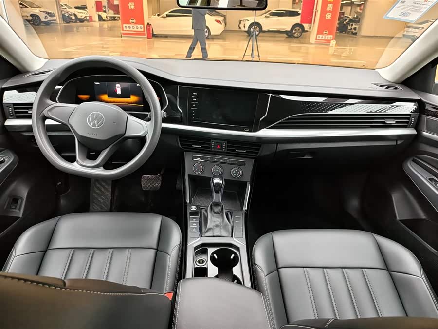Volkswagen Passat 2023 car image #12