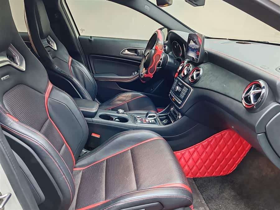 Mercedes-Benz GLA AMG 2018 car image #12