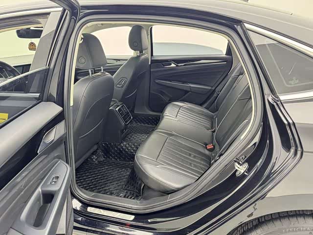 Volkswagen Passat 2023 imagen de coche #12