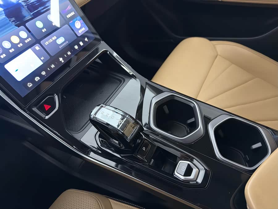 GEELY Boyue L 2022 car image #12