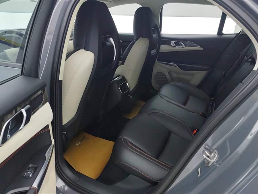 Lynk & Co 02 2019 car image #12