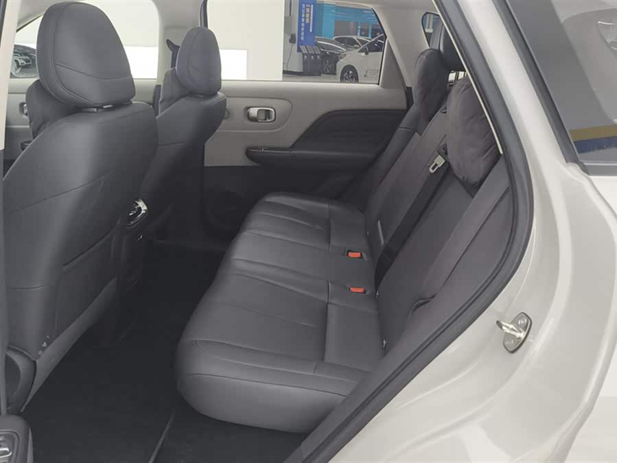 零跑汽车 零跑B10 2025 汽车图片 #12