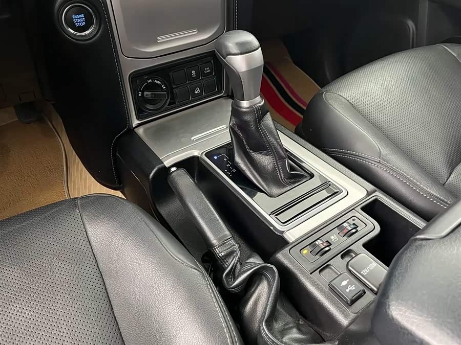 Toyota Land Cruiser Prado 2019 immagine di auto #12