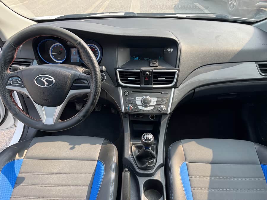 Soueast V5 Lingzhi 2015 car image #12