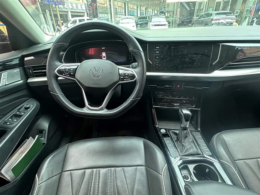 Volkswagen Passat 2022 immagine di auto #12