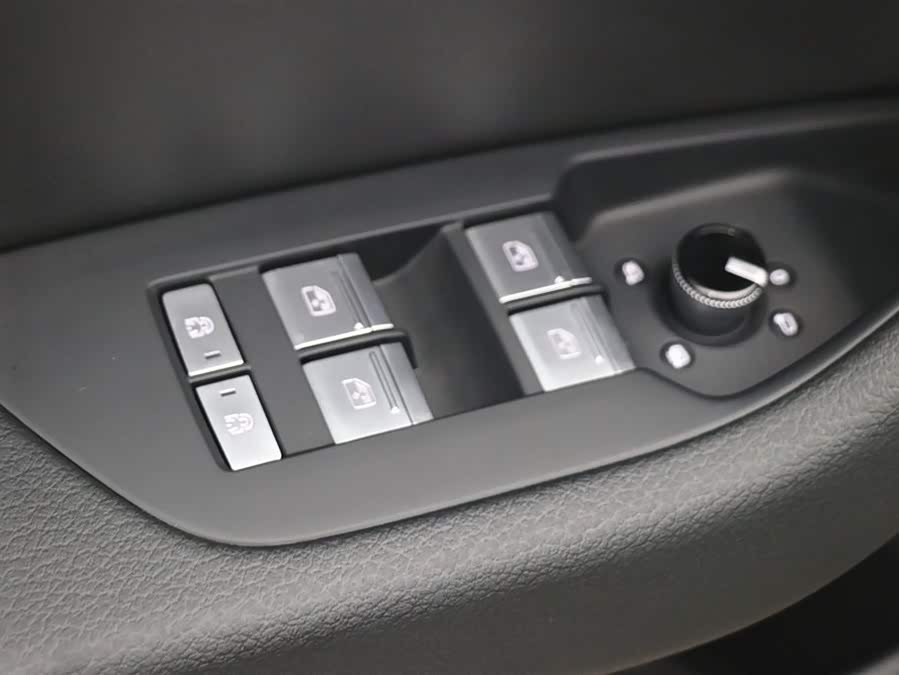 Audi A6L 2025 car image #12