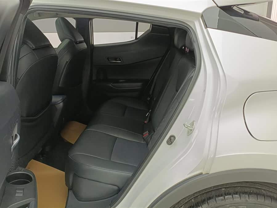 Toyota C-HR 2022 car image #12