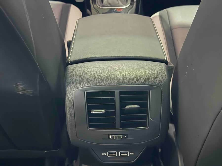 Volkswagen T-Roc 2024 car image #12