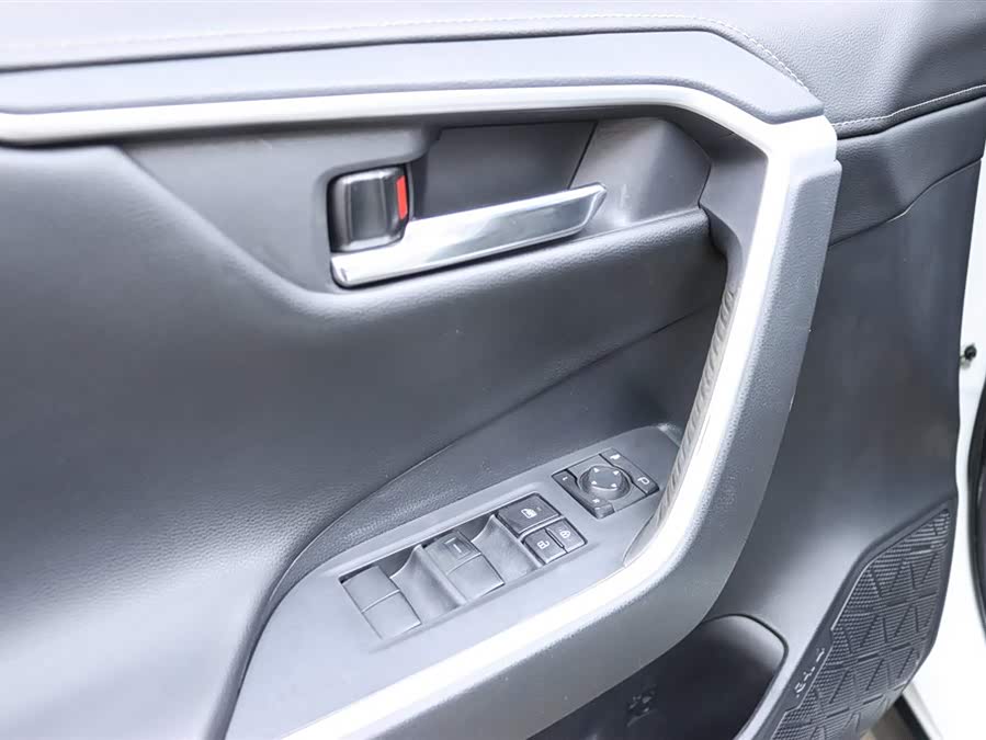 Toyota RAV4 2020 car image #12