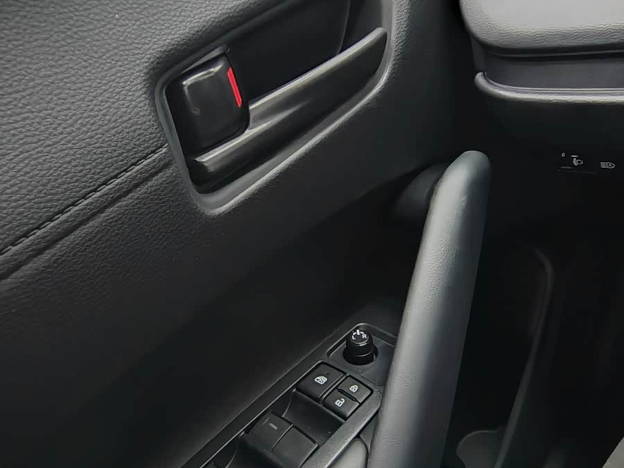 Toyota Corolla Cross car image #12