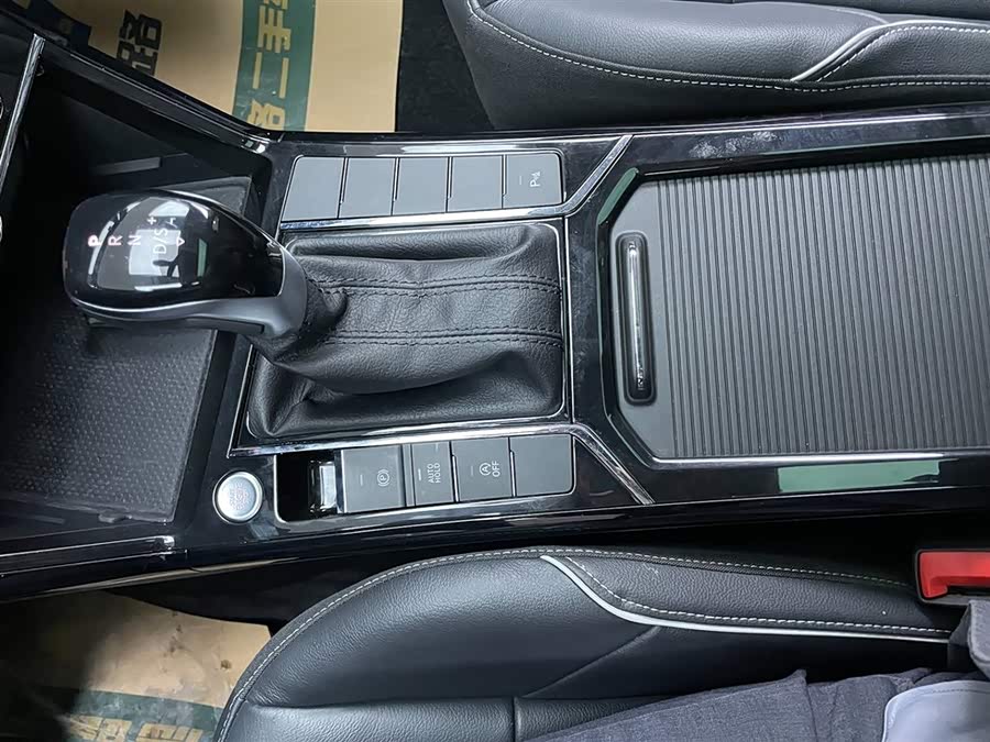 Volkswagen Passat 2023 car image #12