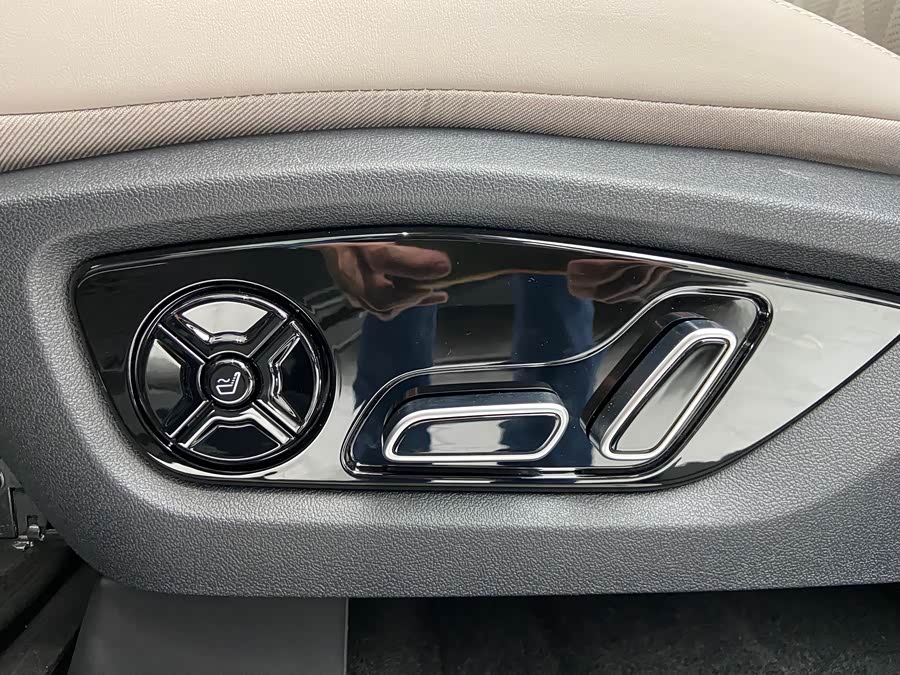 BYD Tang New Energy 2025 car image #12