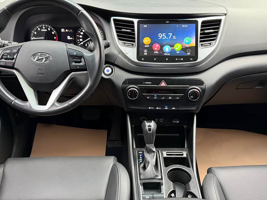 Hyundai Tucson 2016 car image #12