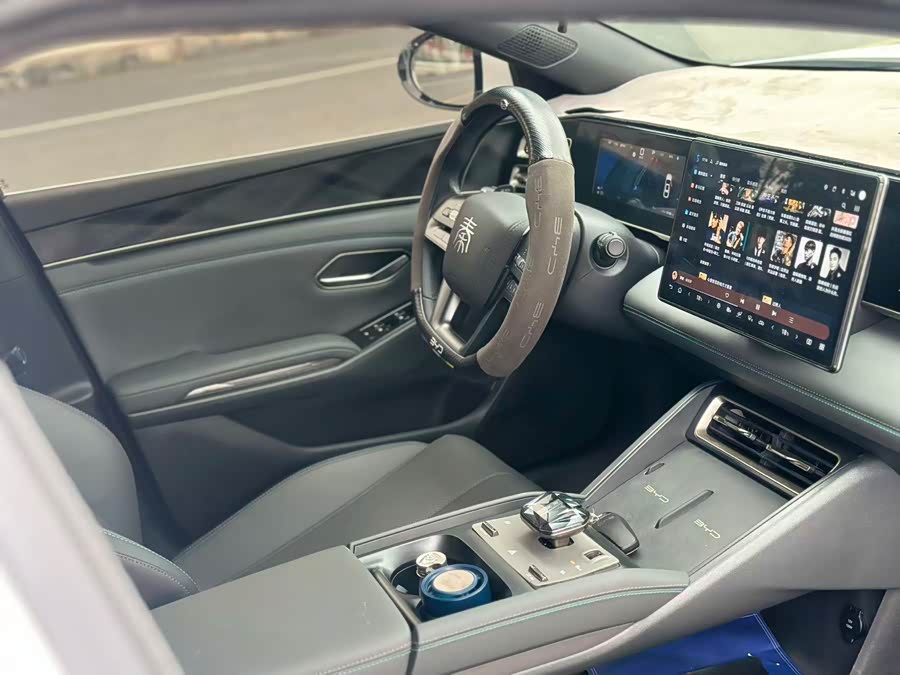 BYD Qin L 2025 immagine di auto #12