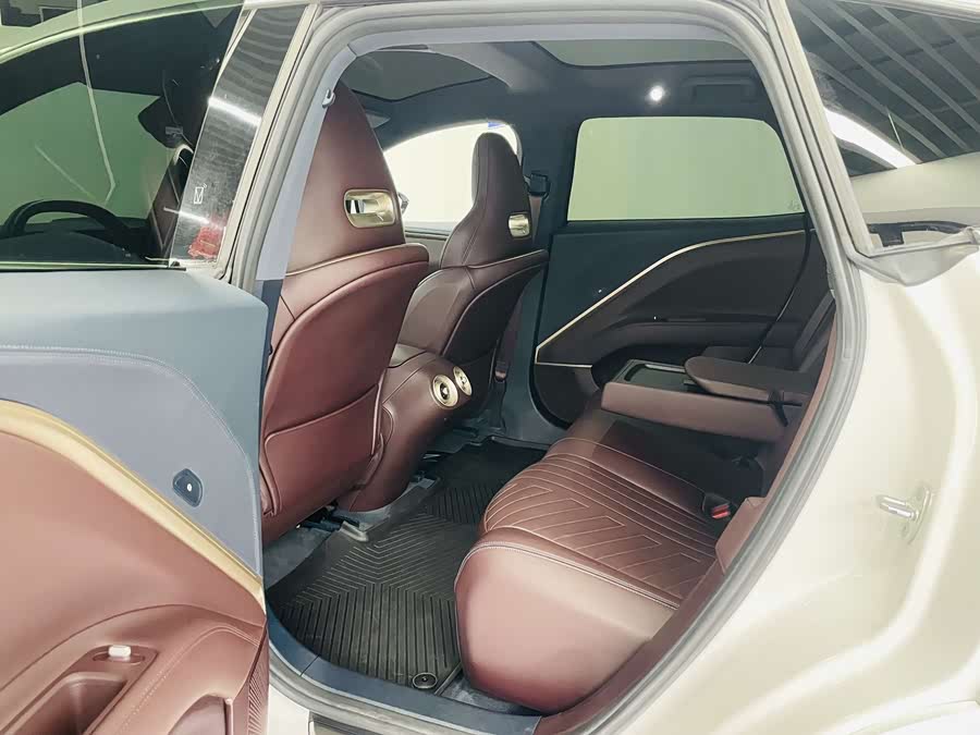 Avatr 11 2023 car image #12