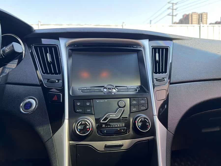 Hyundai Sonata 2012 изображение автомобиля #12