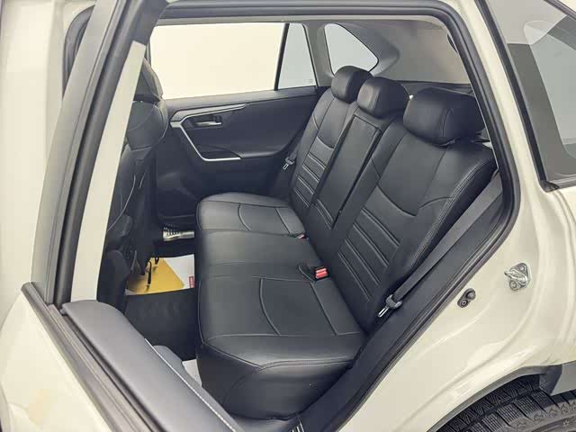 Toyota RAV4 2024 car image #12